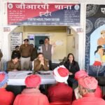 “पुलिस का सहयोग, कुली का सहारा, स्टेशन बने सुरक्षित हमारा”