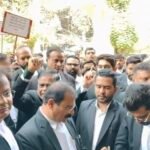 हत्या के आरोपियों की पुलिस ने की मदद, वकीलों ने पुलिस पर लगाए गंभीर आरोप